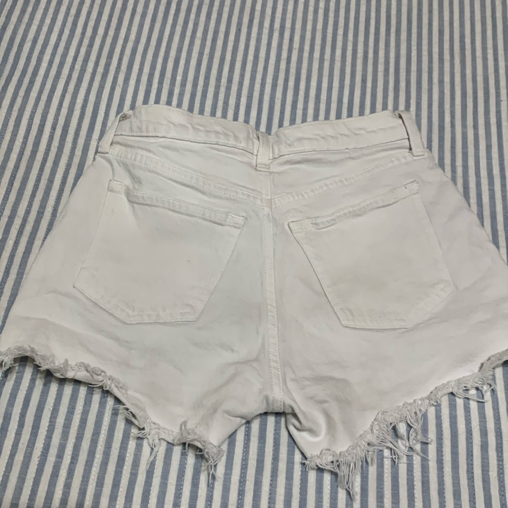 Abercrombie the mom short -Mid rise & curve love - Picture 6 of 6